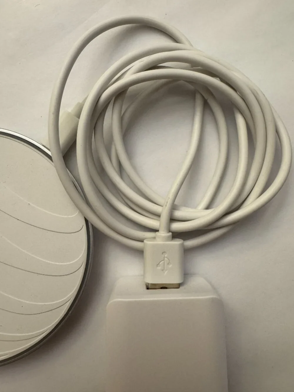 AT&T 15W Fast Wireless Charging Pad Qi Charger Model 06351 w/ Adapter Cable